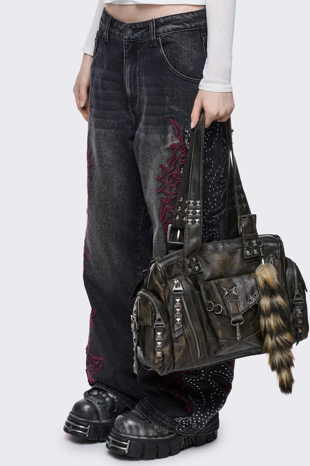 1022-sharp-vegan-leather-shoulder-bag-4.webp Sharp Vegan Leather Shoulder Bag