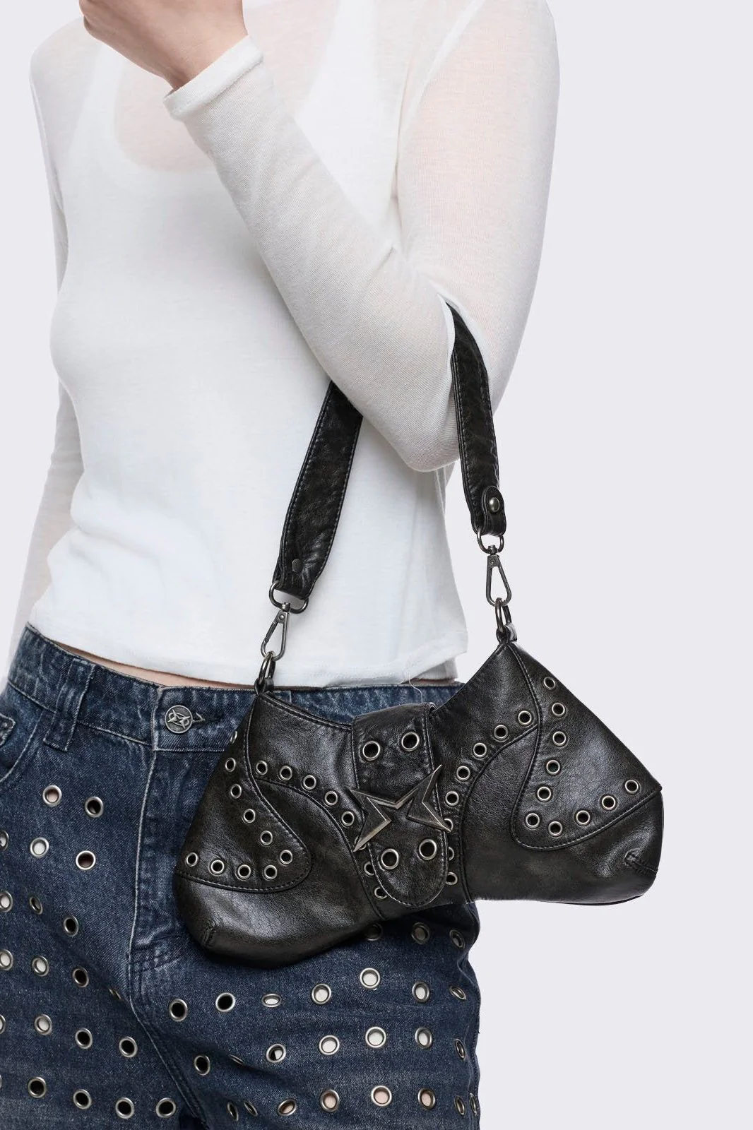 1852-charli-vegan-leather-baguette-bag-5.webp Charli Vegan Leather Baguette Bag