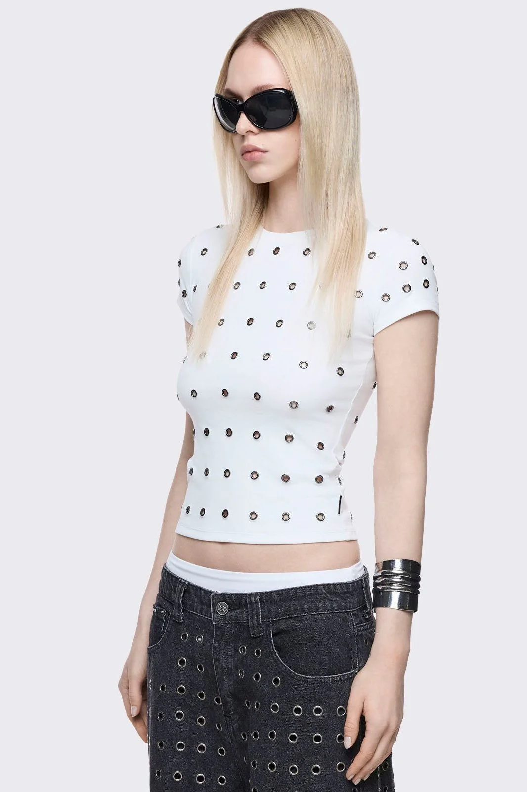 821-rogue-white-baby-tee-3.webp Rogue White Baby Tee