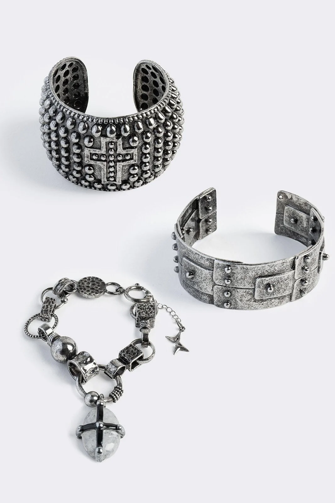998-saintless-bracelet-set-1.webp Saintless Bracelet Set